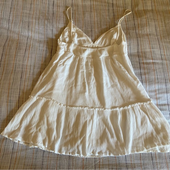 Garage Hayden Tiered babydoll dress in white - Picture 2 of 7